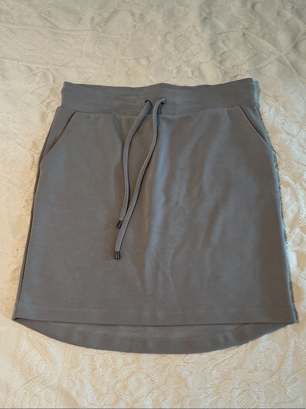 Cable & Gauge Taupe Drawstring High-Low Skirt